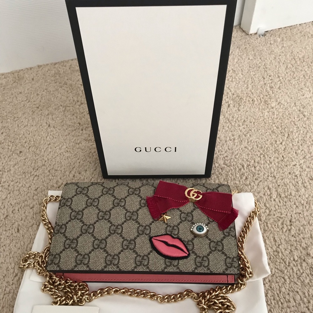 Gucci wallet on chain